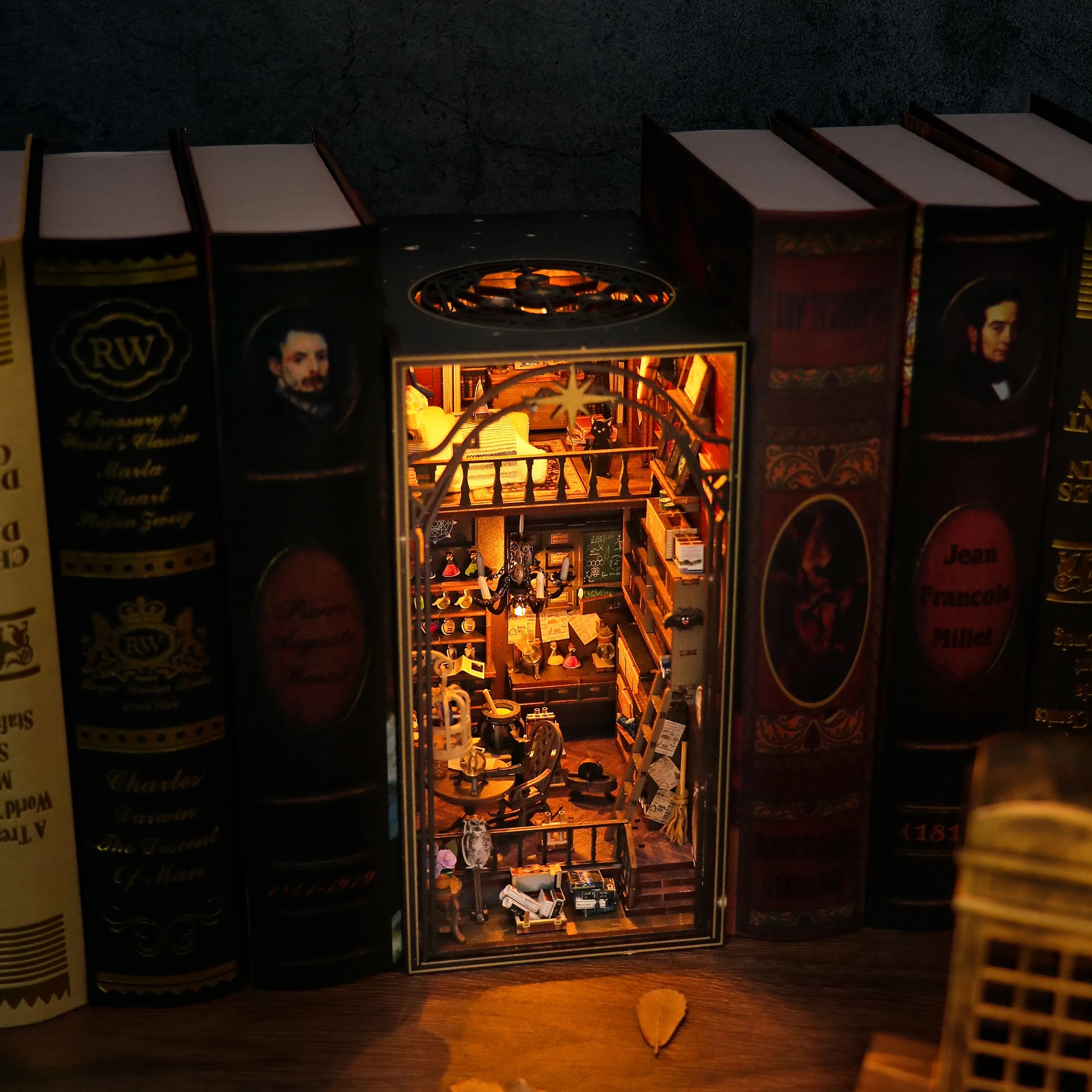DIY Wooden Book Nook Shelf Insert Kits Miniature Magic House Bookends Japanese Cherry Train Station Bookshelf Dollhouse Gifts